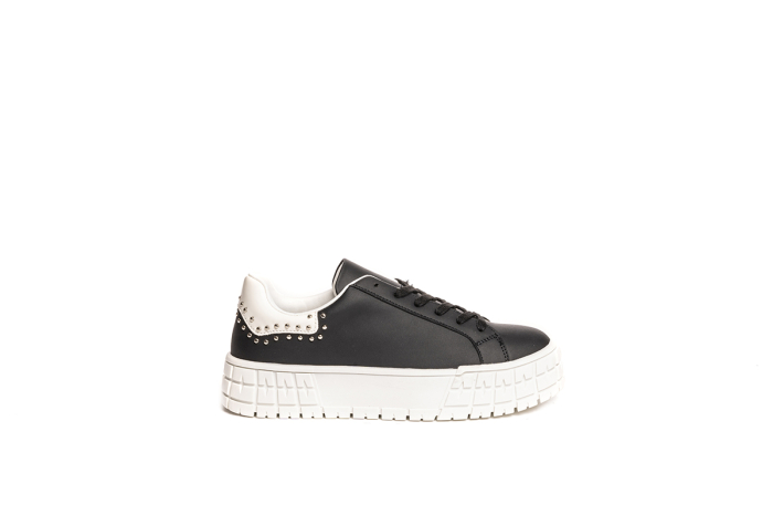 SNEAKER CON TALLONNETTA CON BORCHIE