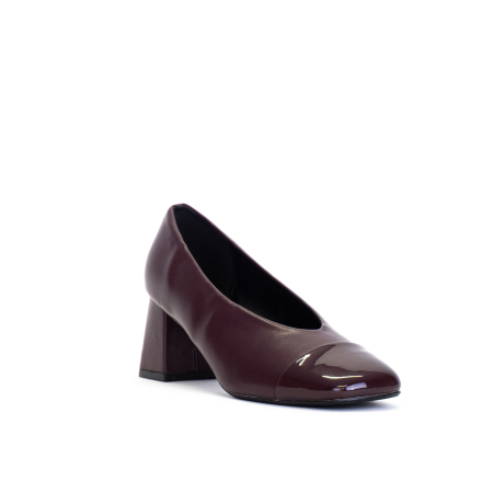 DECOLLETE CON PUNTA IN VERNICE