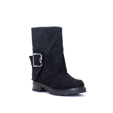 BIKER CON GROSSA FIBBIA