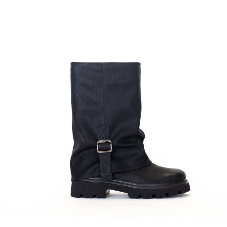 BIKER CON GAMBALE RISVOLTATO